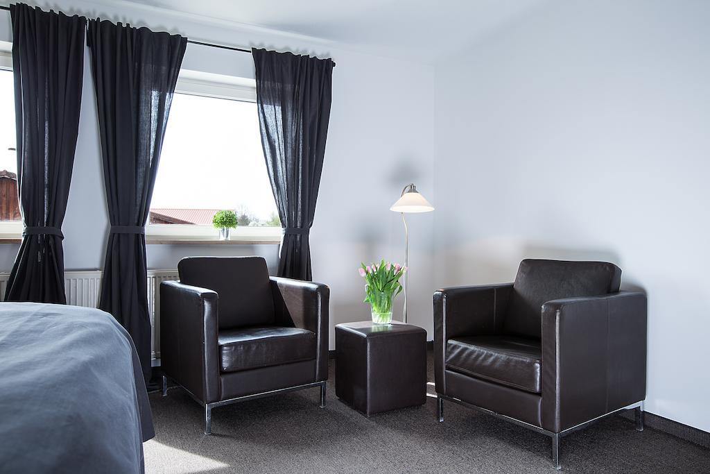 Alpengluehen Smart Hotel Olching Room photo