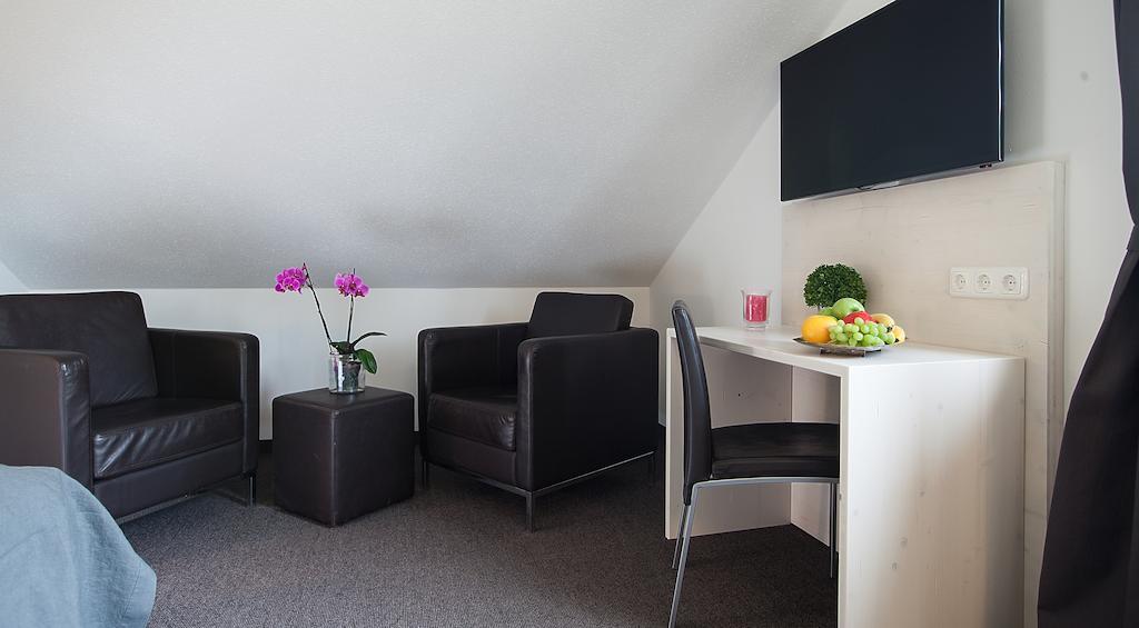 Alpengluehen Smart Hotel Olching Room photo