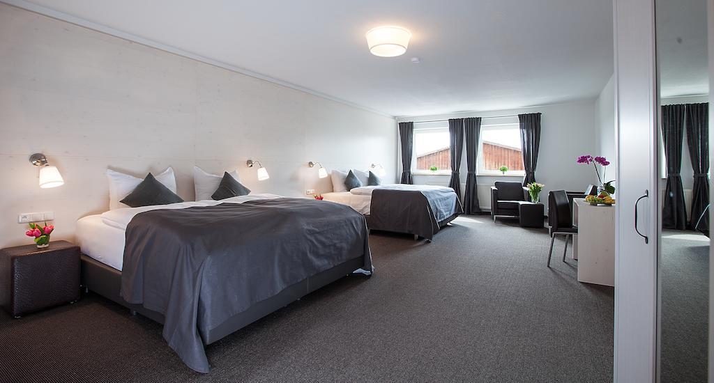 Alpengluehen Smart Hotel Olching Room photo