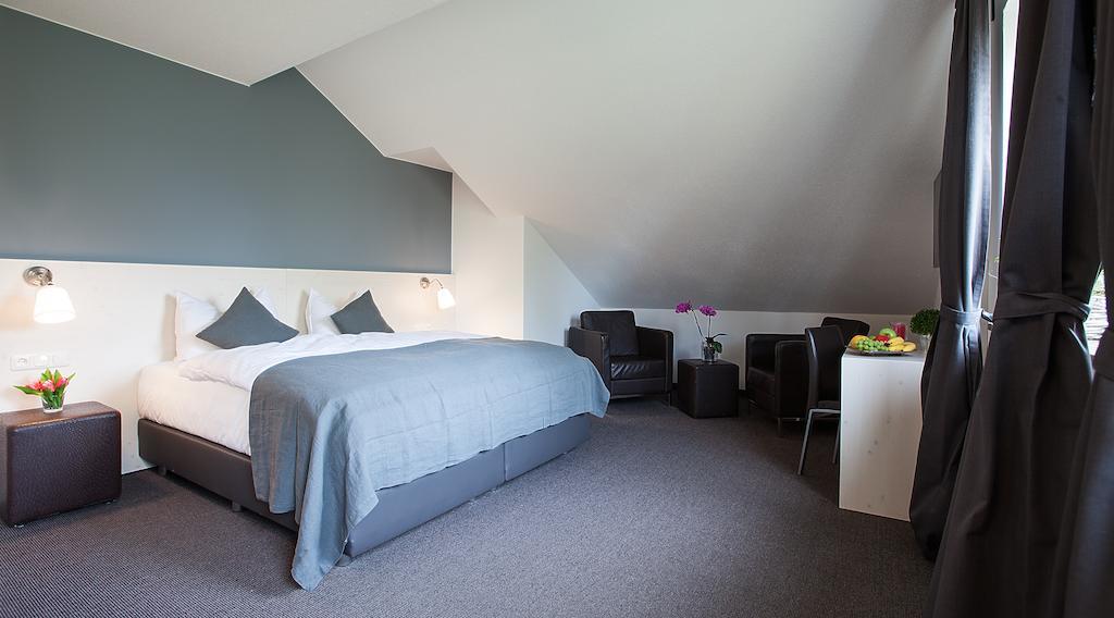 Alpengluehen Smart Hotel Olching Room photo