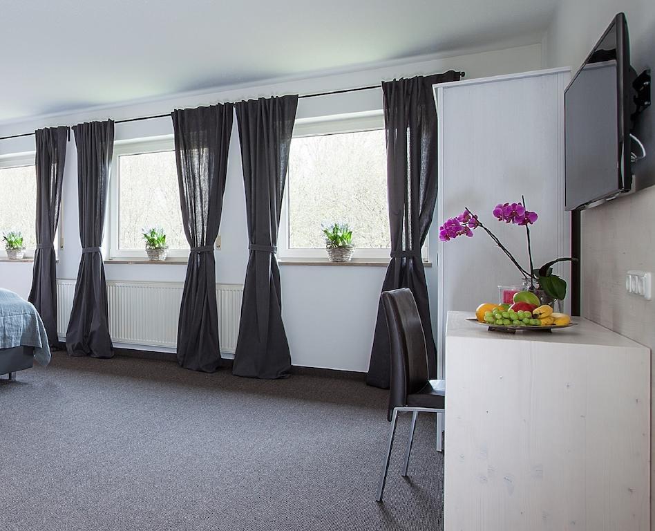 Alpengluehen Smart Hotel Olching Room photo